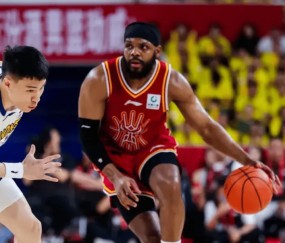 马尔科-奈特半场5中1得到5分2篮板2助攻，出现3次失误