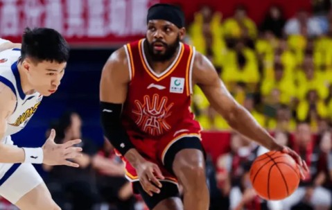 马尔科-奈特半场5中1得到5分2篮板2助攻，出现3次失误