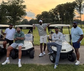 打磨球技🏌🏾詹姆斯转发在家乡阿克伦与好友打高尔夫合影