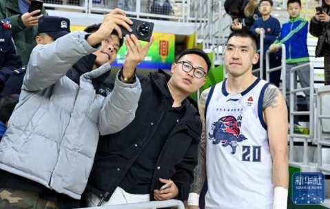 米兰体育app-篮球丨CBA俱乐部杯赛：浙江稠州金租不敌山东高速|浙江队|浙江稠州金租队|山东高速队|陶汉林|浙江男篮_新浪体育_新浪新闻