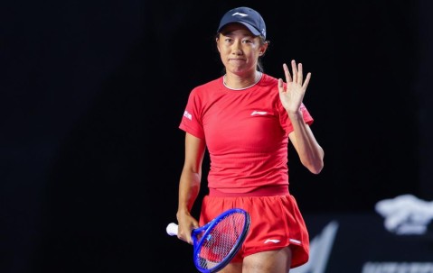 米兰体育官方入口-再胜纳瓦罗挺进巡回赛八强，意外“失误”开启张帅的神奇之旅