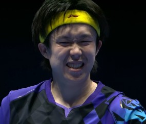 心理优势连下四五局！王楚钦3-2逆转科顿，国乒半决赛1-0领先法国