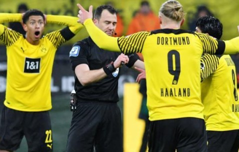 谁是德国国家德比的胜负手：莱万、狐媚还是裁判？