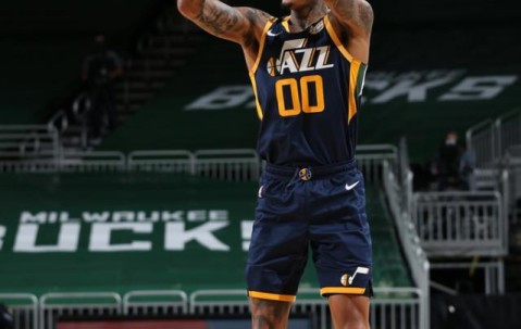 米兰体育官方网站-从创造历史到见证历史 雄鹿遭爵士25记三分射穿